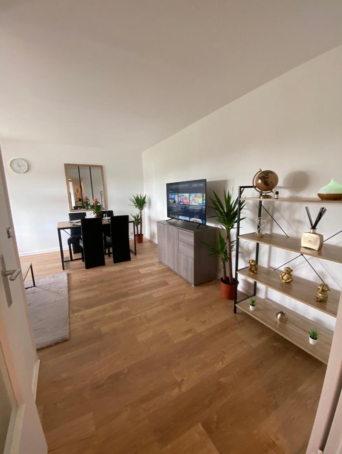 מונטיגני-לה-ברטונאוקס Appartement 59M2 Professionnel Ou Familial Saint Quentin En Yvelines מראה חיצוני תמונה