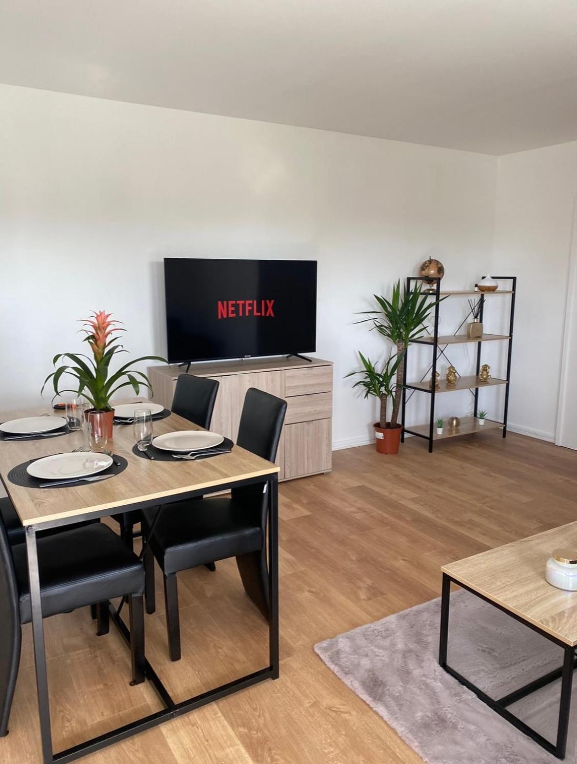 מונטיגני-לה-ברטונאוקס Appartement 59M2 Professionnel Ou Familial Saint Quentin En Yvelines מראה חיצוני תמונה